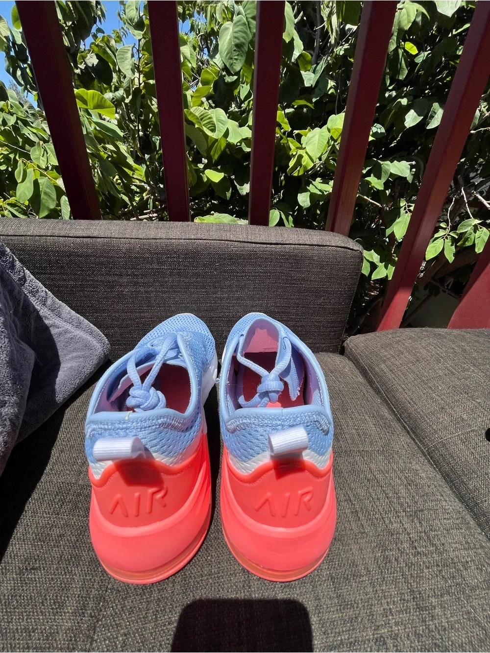 Nike Air, women’s, Light Blue and Coral  Sneakers.  very cool🌹